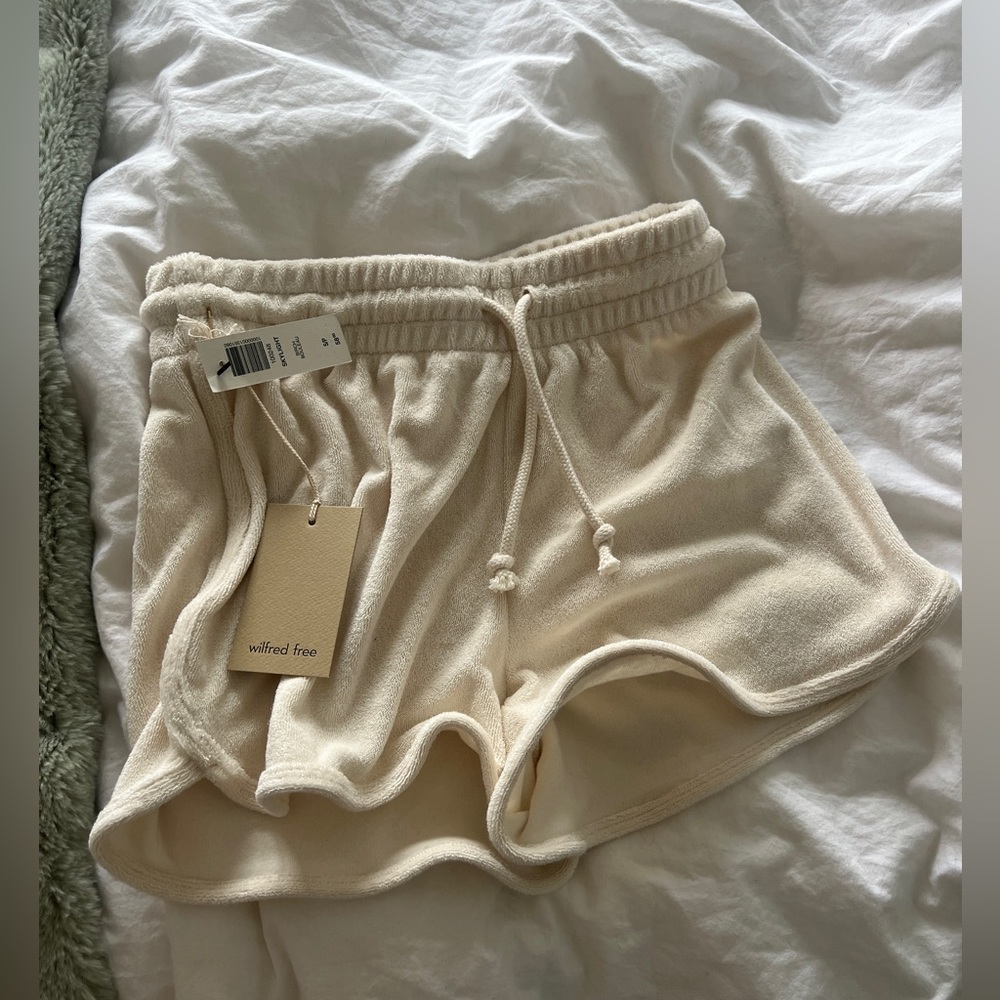 Aritzia Skylight Shorts Birch
